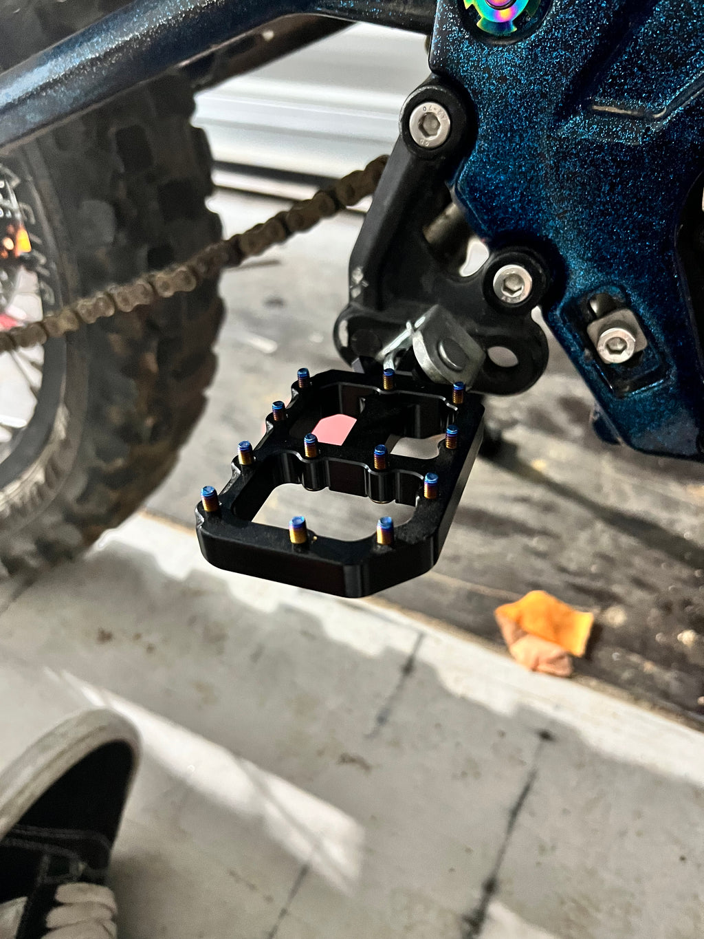 Surron lbx wide Pegs